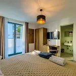 Sunrise Beachfront ベッド・アンド・ブレックファスト ポレッチ