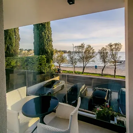 Sunrise Beachfront Bed & Breakfast 3*