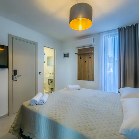 Sunrise Beachfront לינה וארוחת בוקר 3*