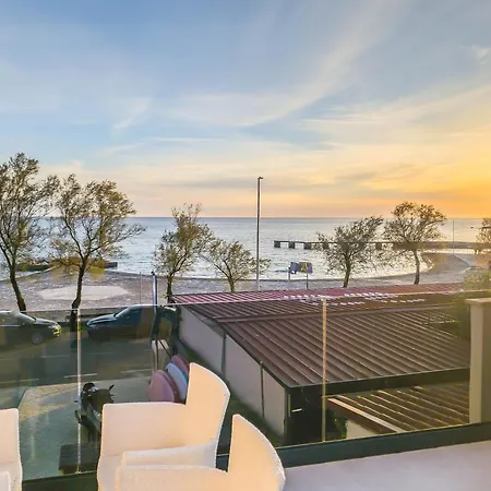 Sunrise Beachfront לינה וארוחת בוקר