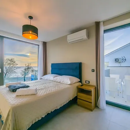 Sunrise Beachfront לינה וארוחת בוקר 3*