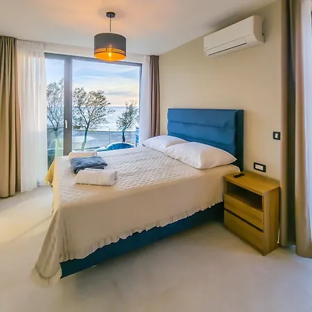 Sunrise Beachfront לינה וארוחת בוקר 3*