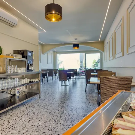 לינה וארוחת בוקר Sunrise Beachfront