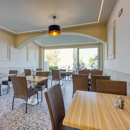 Sunrise Beachfront פורץ