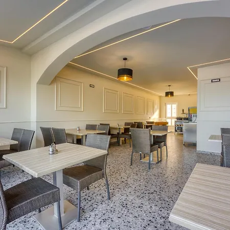 לינה וארוחת בוקר Sunrise Beachfront פורץ