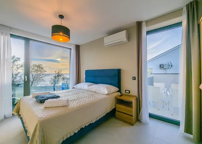 Sunrise Beachfront B&B 3*