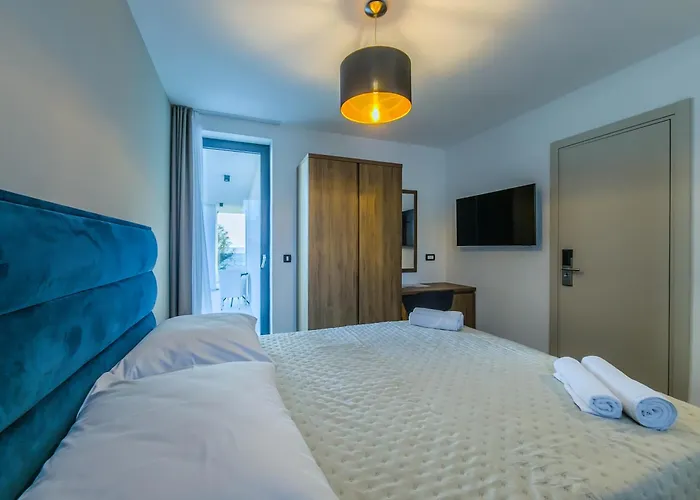 B&B Sunrise Beachfront 포레치