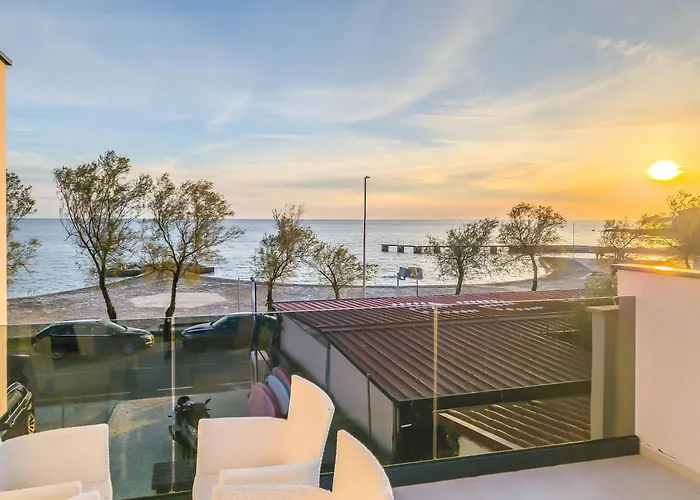 Sunrise Beachfront Couette-café