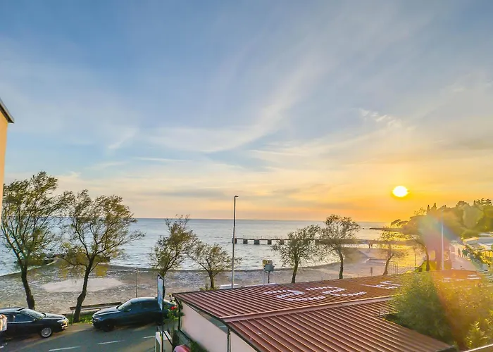 Sunrise Beachfront Couette-café 3*